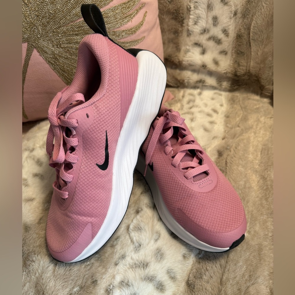 Nike Women's Pink and White Sneakers